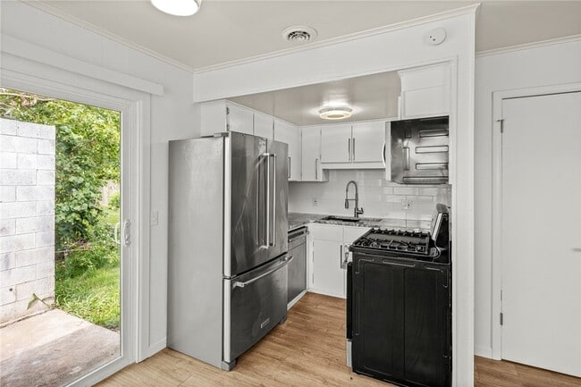 Photo - 1715 W Olrich St