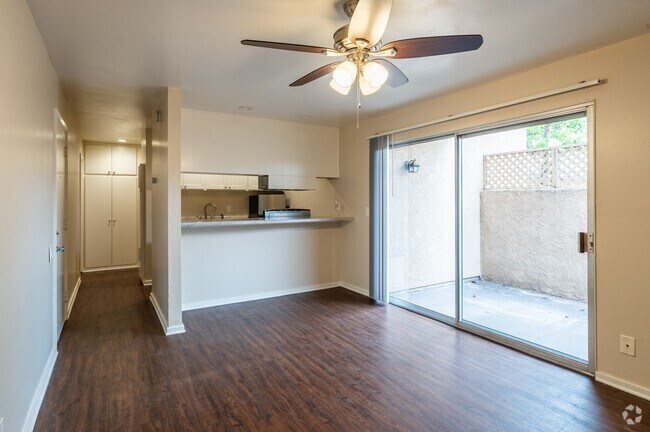 1BR, 1BA - 576SF