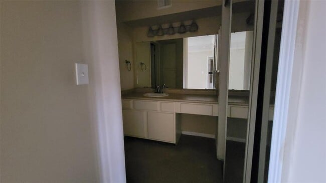 Photo - 501 W 26th St Unidad 120