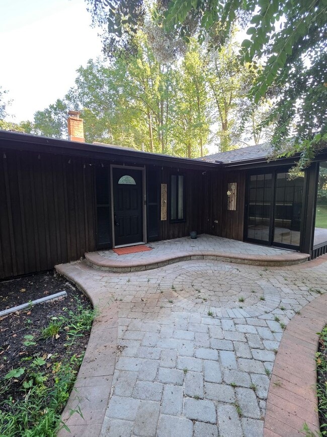 27 Bridleshire Rd