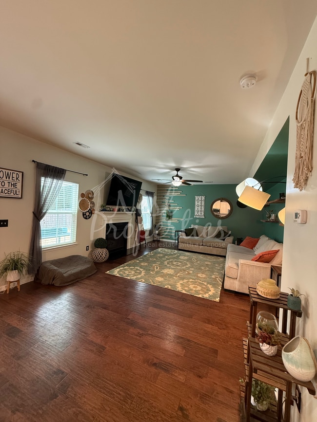 Photo - 594 Newton Rd