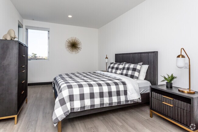 2BR, 2BA - 1039-1104 SF