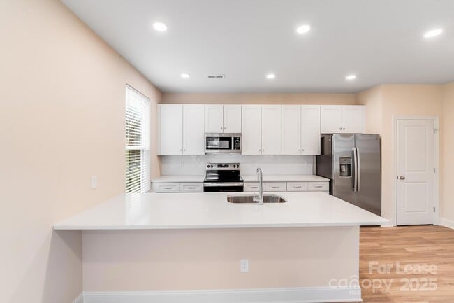 Photo - 645 Brookwood St