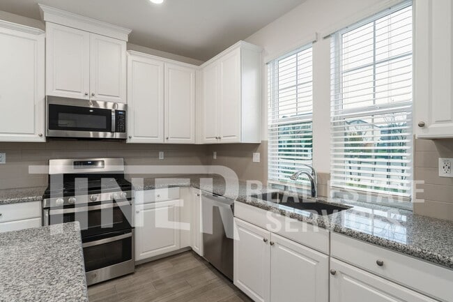 Photo - 1580 Parkside Way