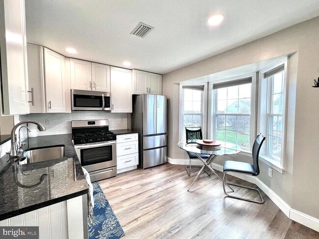 Photo - 779 Reading Ct