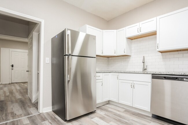 Photo - 3044 E 32 St