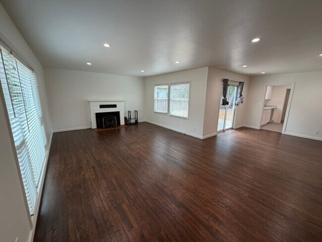 Photo - Charming JC Neighborhood Rental with Brand-New Kitchen & Hardwood Floors