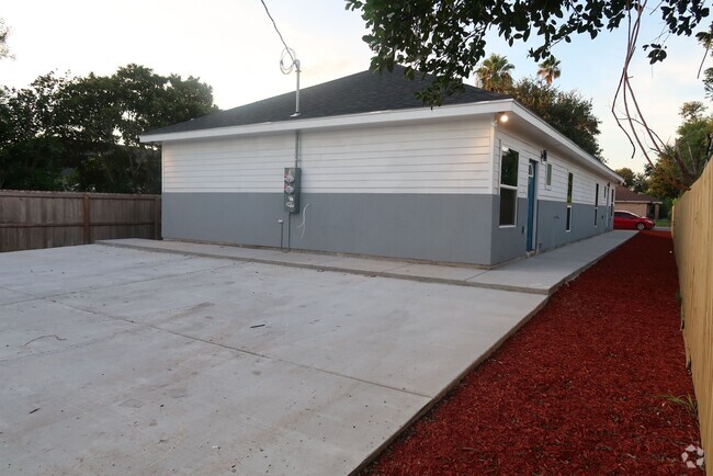 Building Photo - 2409 W Hackberry Ave Unit 1 Rental