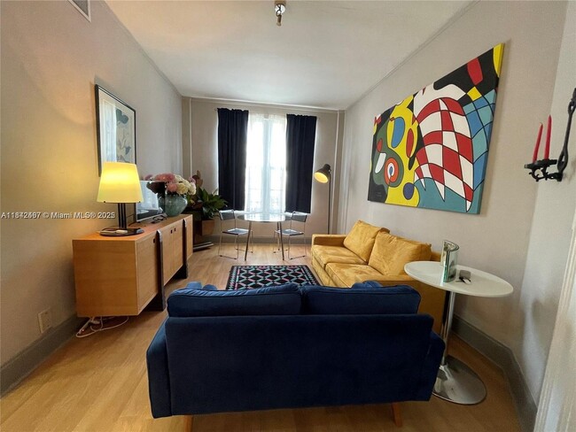 Building Photo - 3224 Biscayne Blvd Unit B1-B1 Rental