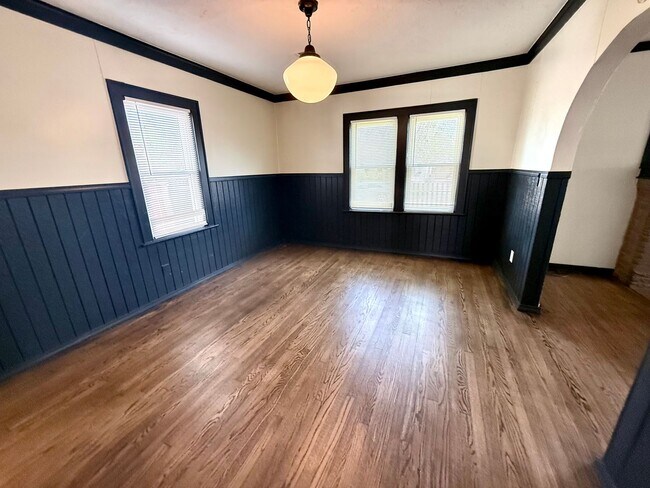 Photo - Cute 2BD 1.5BA Craftsmen w/ Bonus Room and Closet in Historic Putnam Heights!!