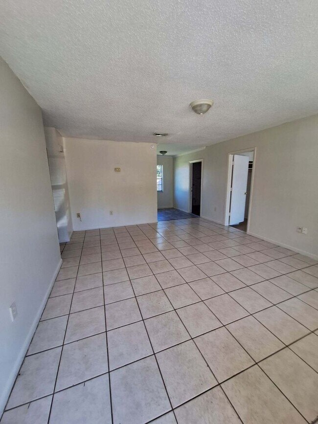 Photo - NICE Bradenton 4BR/2BA Home in Quiet Residential Neighborhood