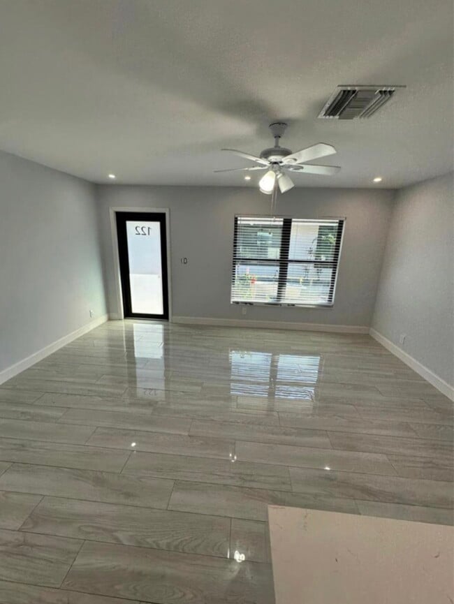 Photo - 122 SW 12th Ave