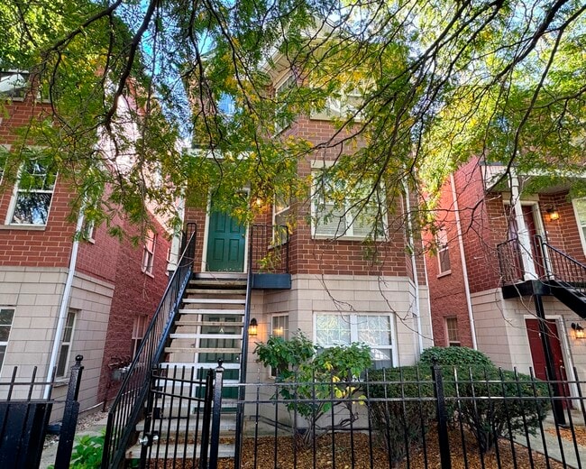Building Photo - 649 W Elm St Unit C