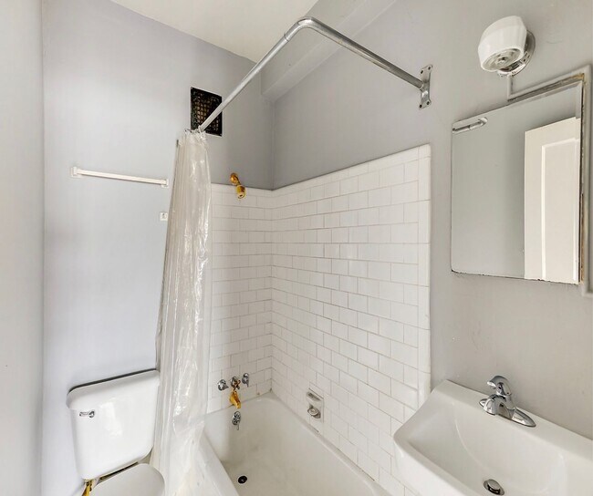 Photo - One-Bedroom Apartment In Belhaven! Unidad C5