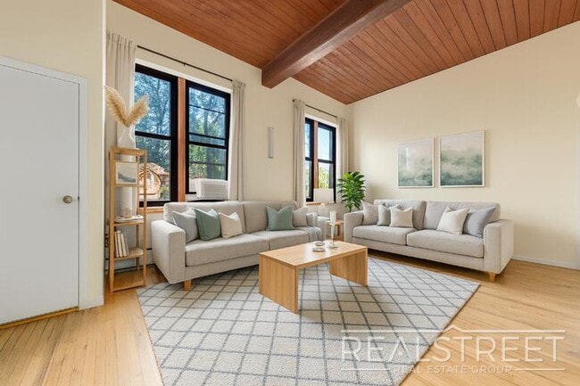 Building Photo - Underhill Avenue Rental