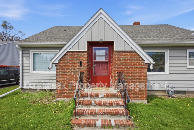 Photo - 1221 5th St S