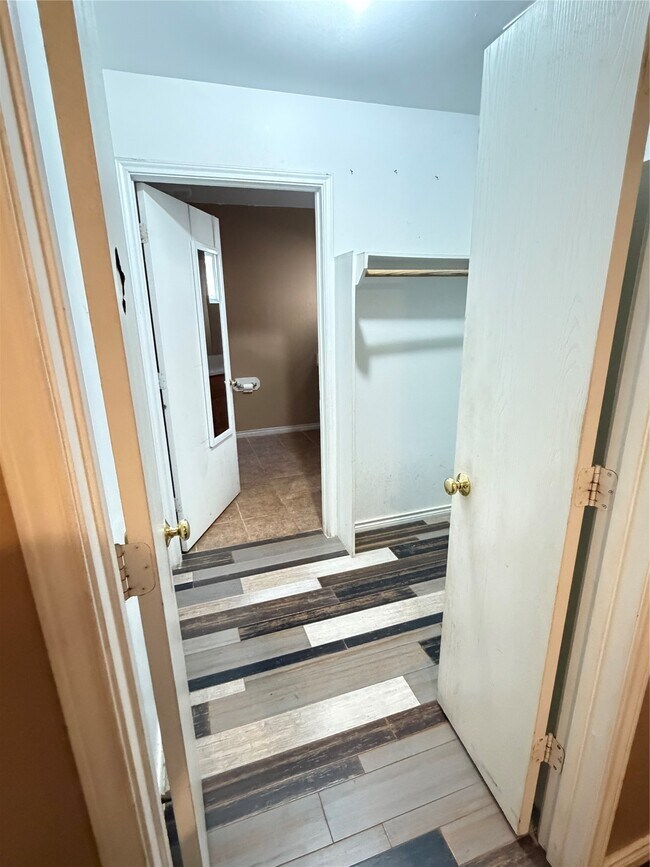 Photo - 8935 Lyndonnille Falls Ln