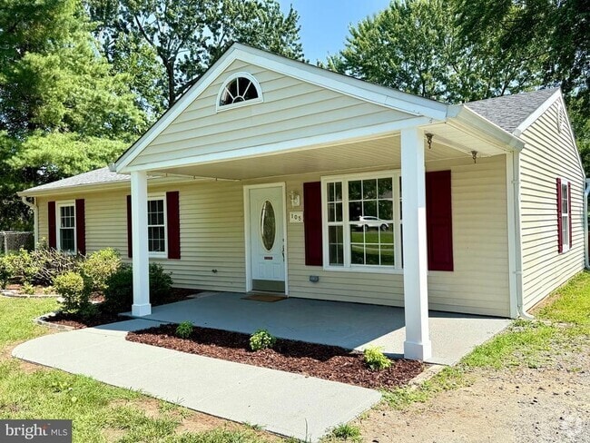 Building Photo - 105 Walnut Dr Rental