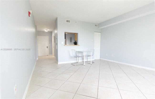 Building Photo - 2630 SW 28th St Unit 22