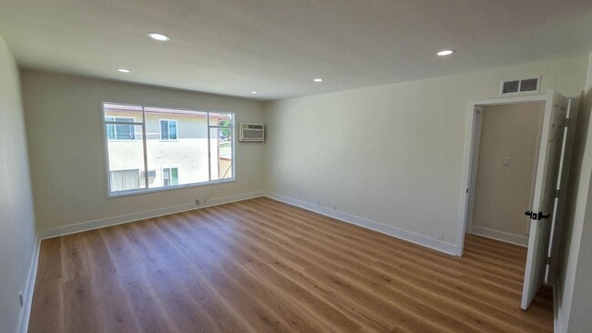 8320 Sargent Ave Unit D