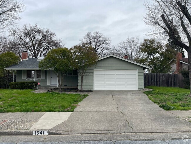 Building Photo - 3 Bedroom 2 Bath Home In Novato