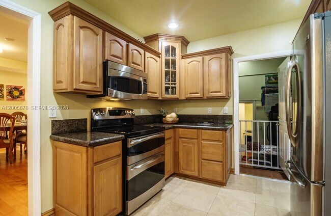 Photo - 1237 Aduana Ave