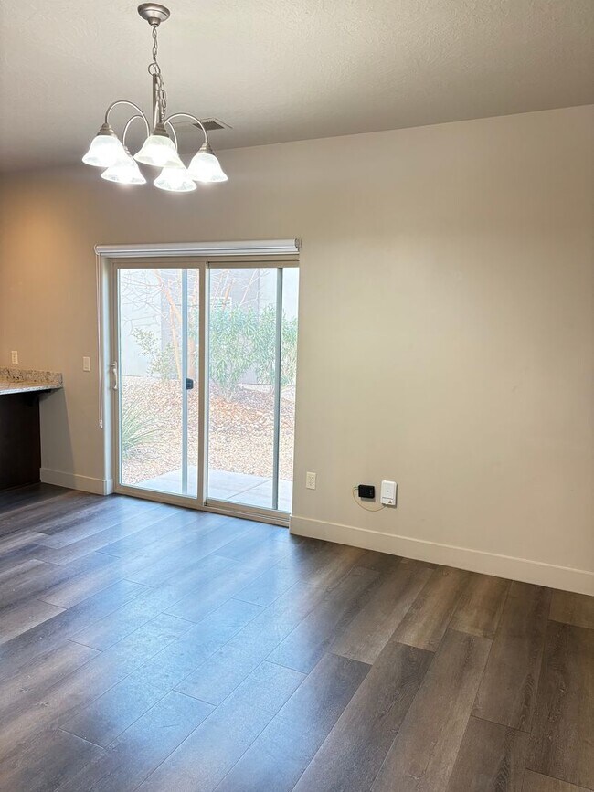 Photo - BEAUTIFUL TOWNHOME!