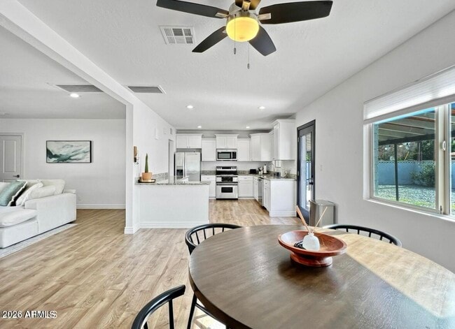 Photo - 1415 W 7th St