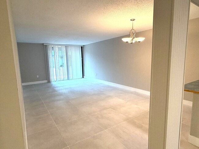 Photo - 701 SW 75th St