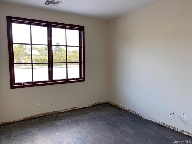 Photo - 21 Cedar Swamp Rd