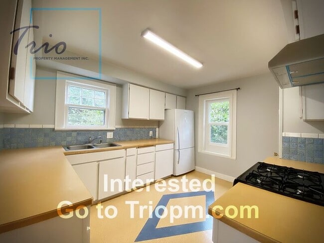 Photo - 1673 Riverview St