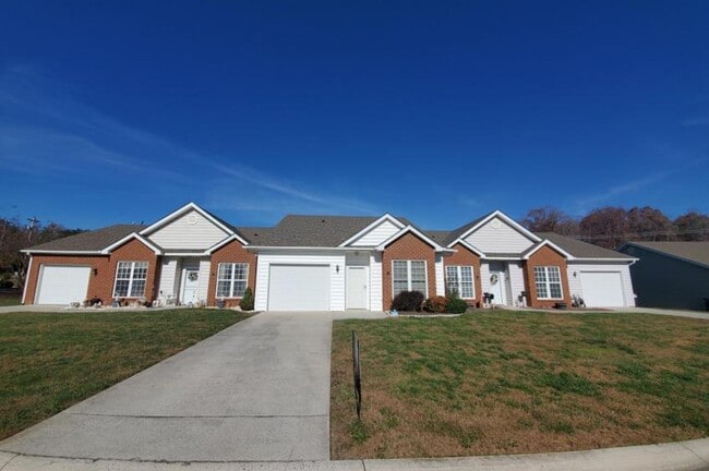 Building Photo - Single Level Townhouse in Campbell County
