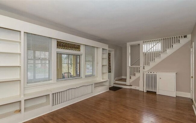 Photo - 625 N 16th Ave E