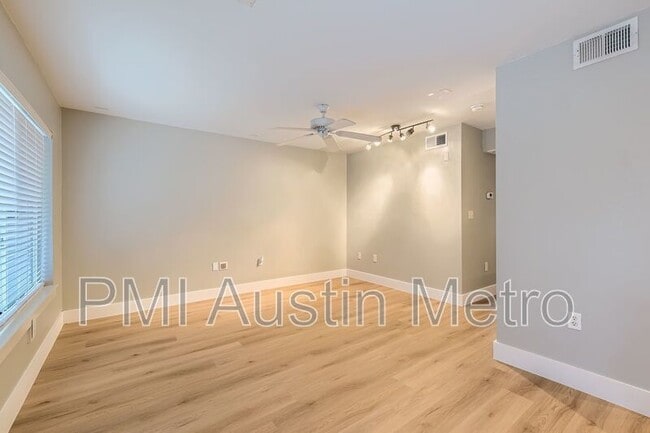 Photo - 2200 Dickson Dr Unidad 125