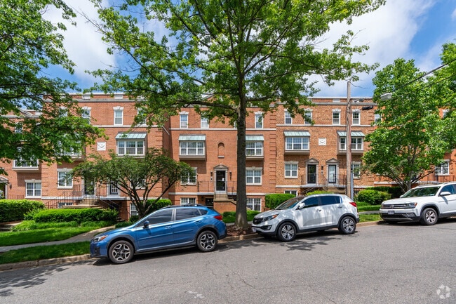 3805-3823 Porter St NW - McLean Gardens