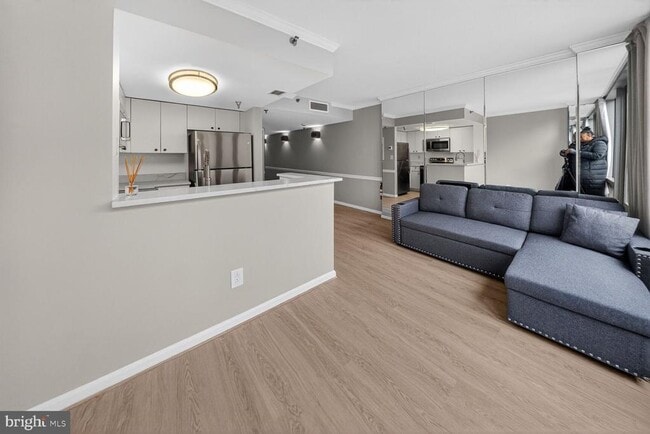 Building Photo - 701 Pennsylvania Ave NW Unit 1015