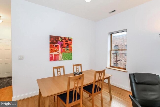 Building Photo - 1427 Chapin St NW Unit 301