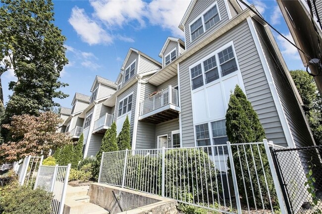 Photo - 297 W Post Rd