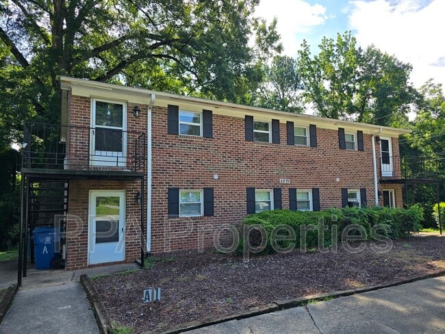Building Photo - 2231 Summit St Unit Apt C