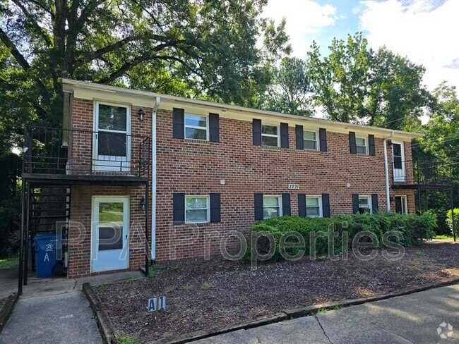 Building Photo - 2231 Summit St Unit Apt C