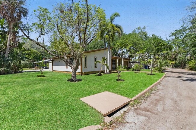 Photo - 4926 Camellia Way S House