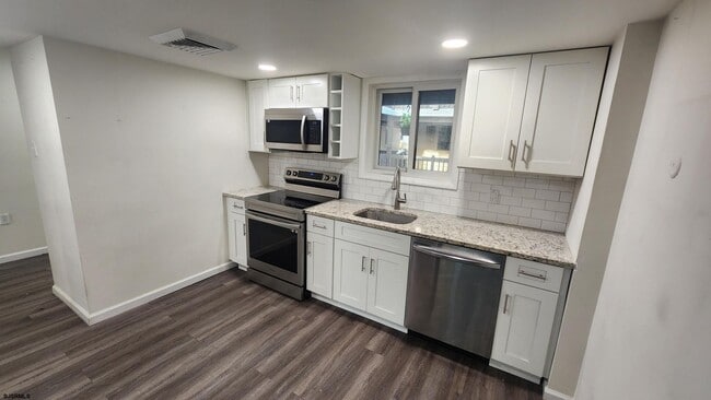 Building Photo - 600 Pacific Ave Unit C207