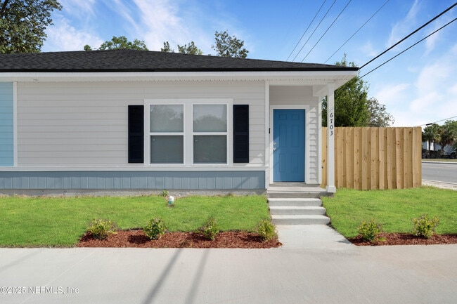 Building Photo - 6703 Bakersfield Dr Rental