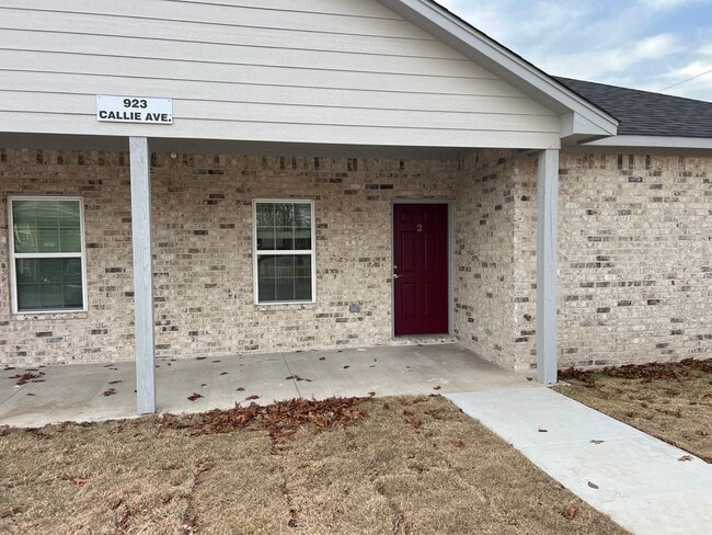 Building Photo - 923 Callie Ave Unit 2