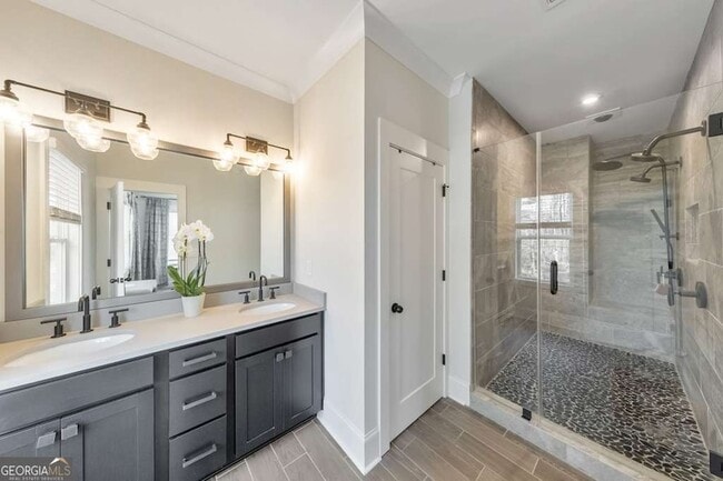 Photo - 320 Oak Arms Wy