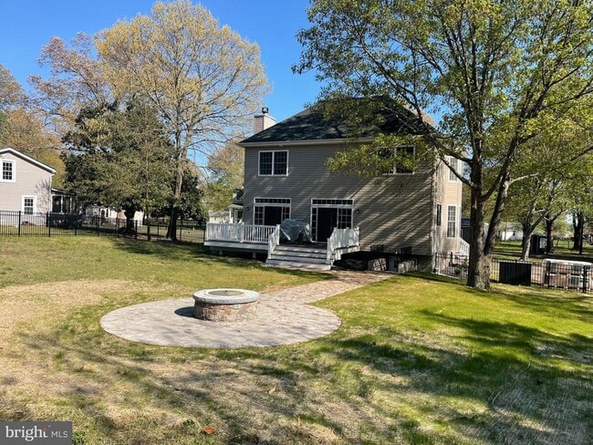 Building Photo - 605 Tebbston Dr