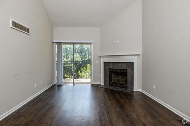 2BR, 2BA - 1600 SF