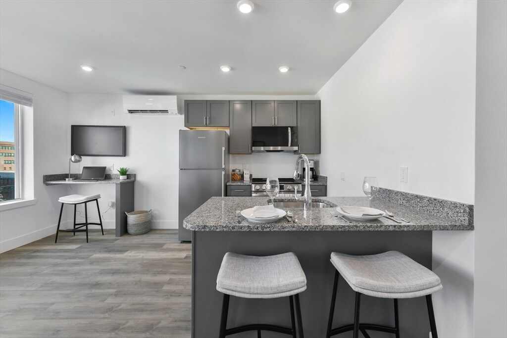 Photo - 585 Essex St Unit 511