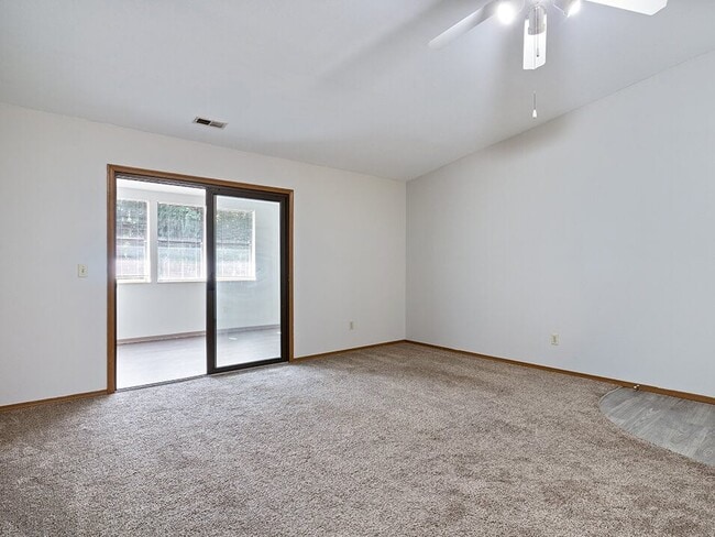 ¡Decora el espacio y hazlo tuyo! - Valley Stream Apartments