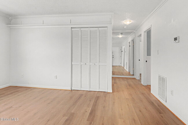 Photo - 25A Pine Ln Unit APT 6